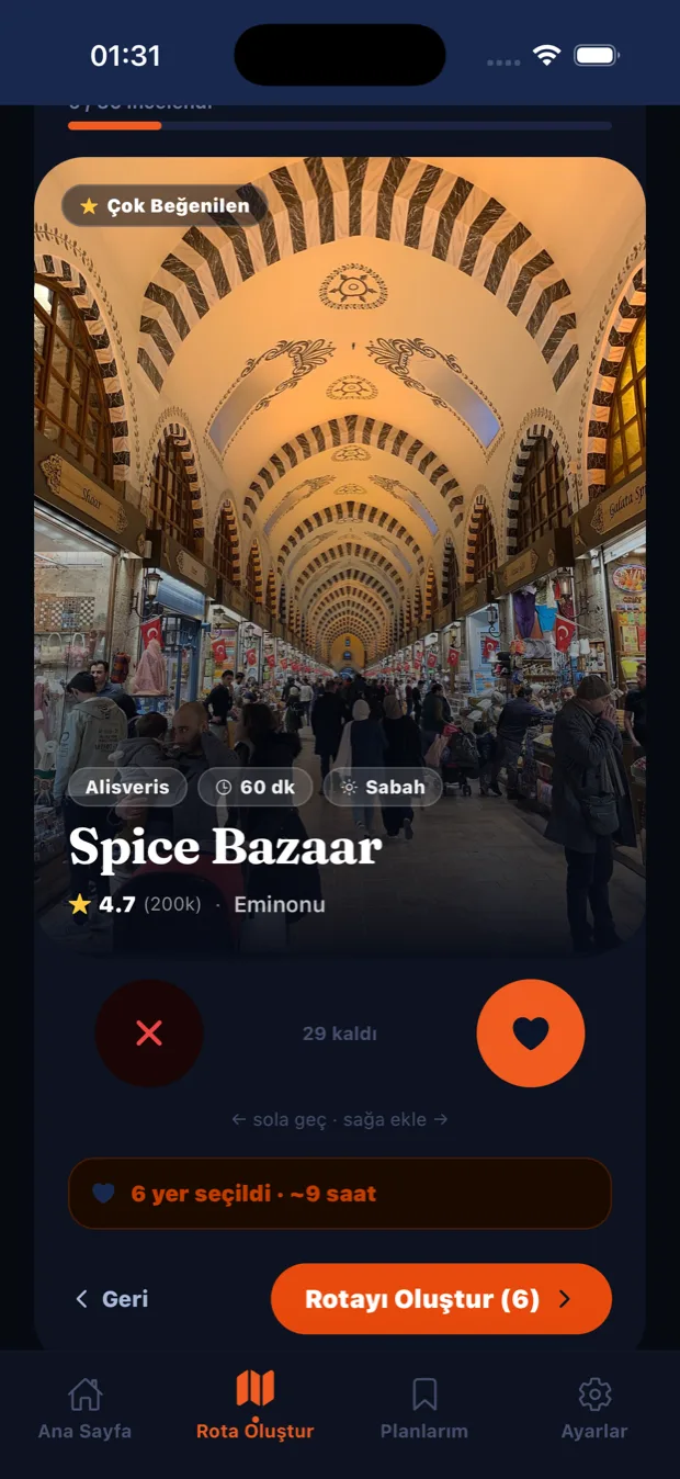 Rota Asistanı'nın yer seçme adımı — Mısır Çarşısı kartı, alışveriş ve süre etiketleri, sola geç ve sağa ekle düğmeleri, altta seçilen yer sayısı ile tahmini toplam süre