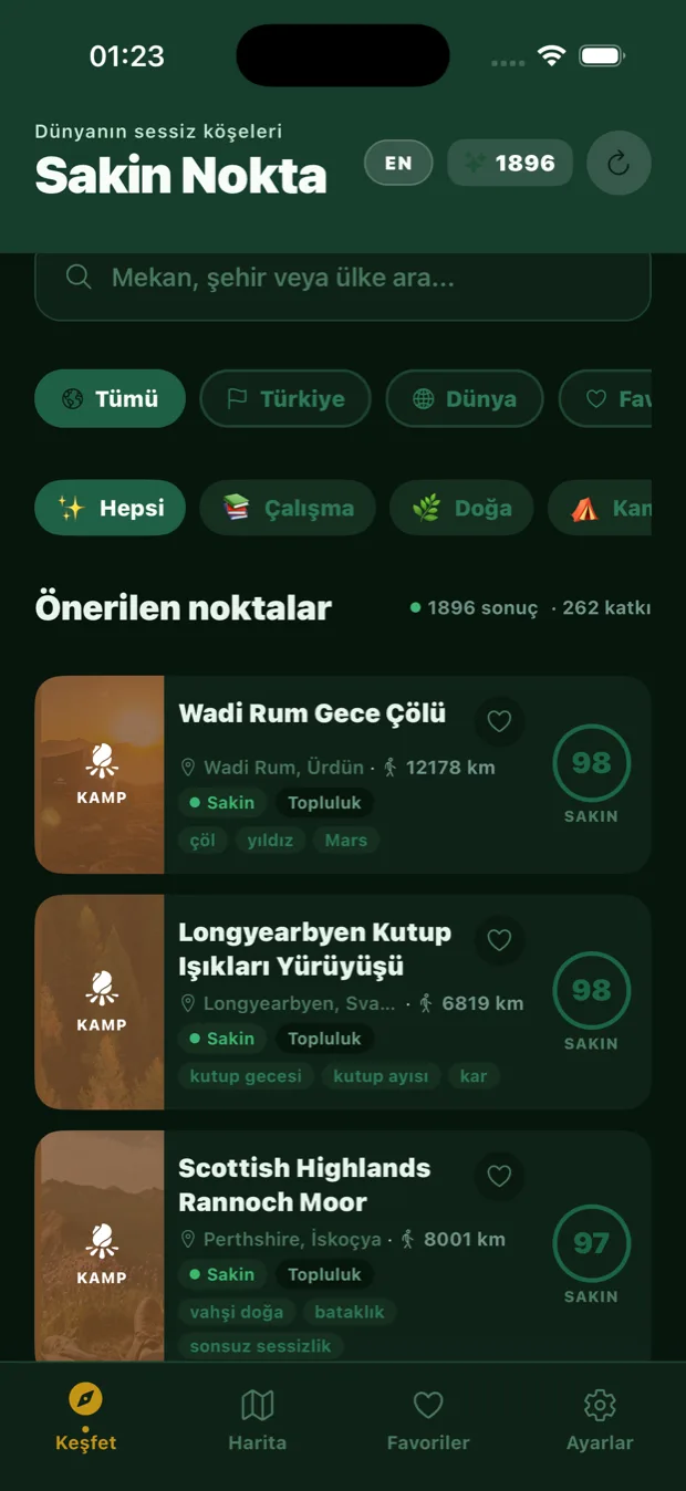 SakinNokta'nın önerilen noktalar listesi — Türkiye ve Dünya bölge filtreleri, çalışma, doğa ve kamp tür filtreleri; her kartta sakinlik puanı, kullanıcıya uzaklık ve sakin/topluluk etiketleri
